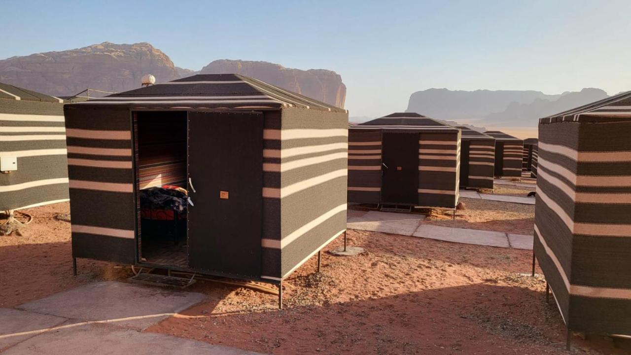 Отель Wadi Rum Nabatean Camp Экстерьер фото