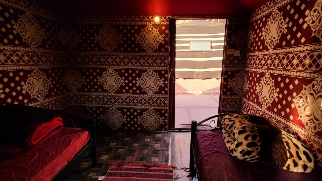 Отель Wadi Rum Nabatean Camp Экстерьер фото