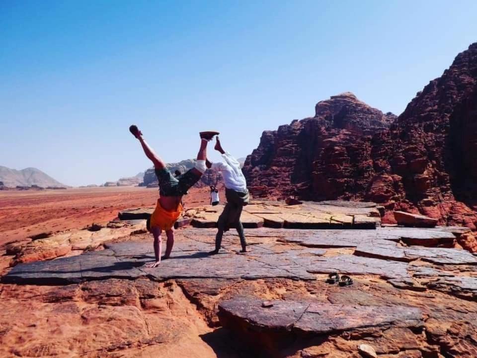 Отель Wadi Rum Nabatean Camp Экстерьер фото