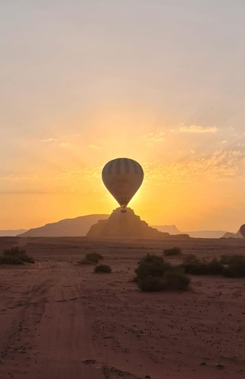 Отель Wadi Rum Nabatean Camp Экстерьер фото