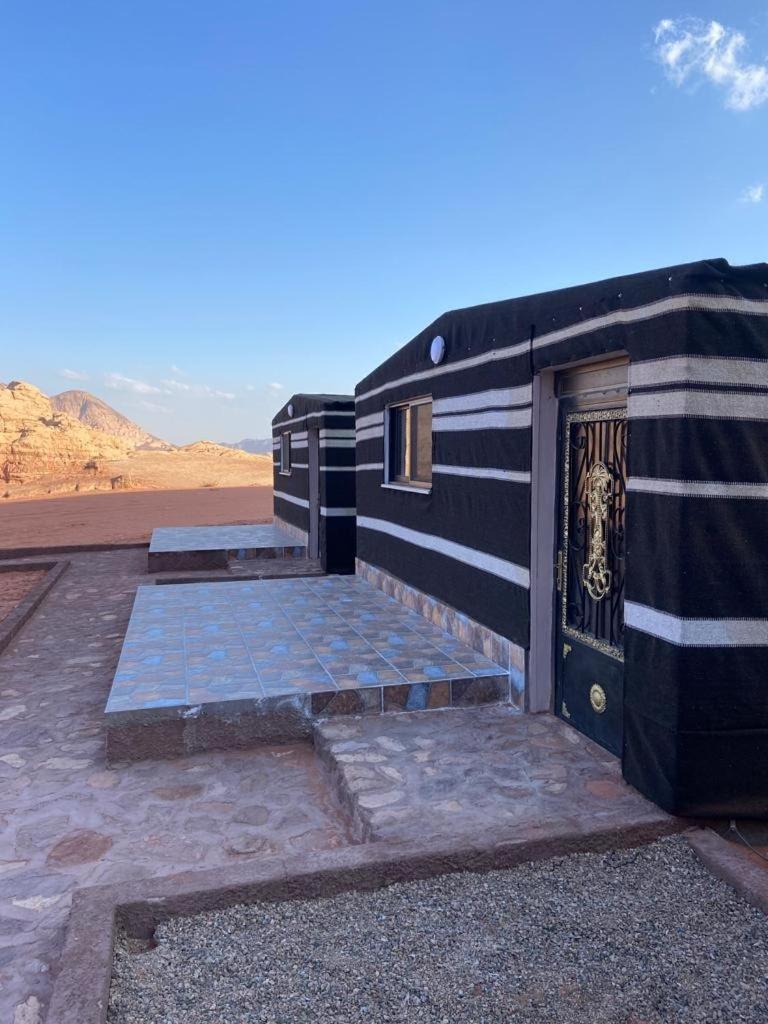 Отель Wadi Rum Nabatean Camp Экстерьер фото