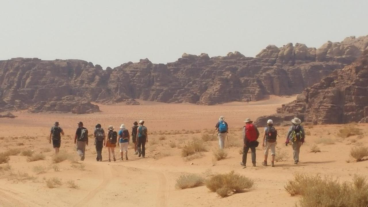 Отель Wadi Rum Nabatean Camp Экстерьер фото