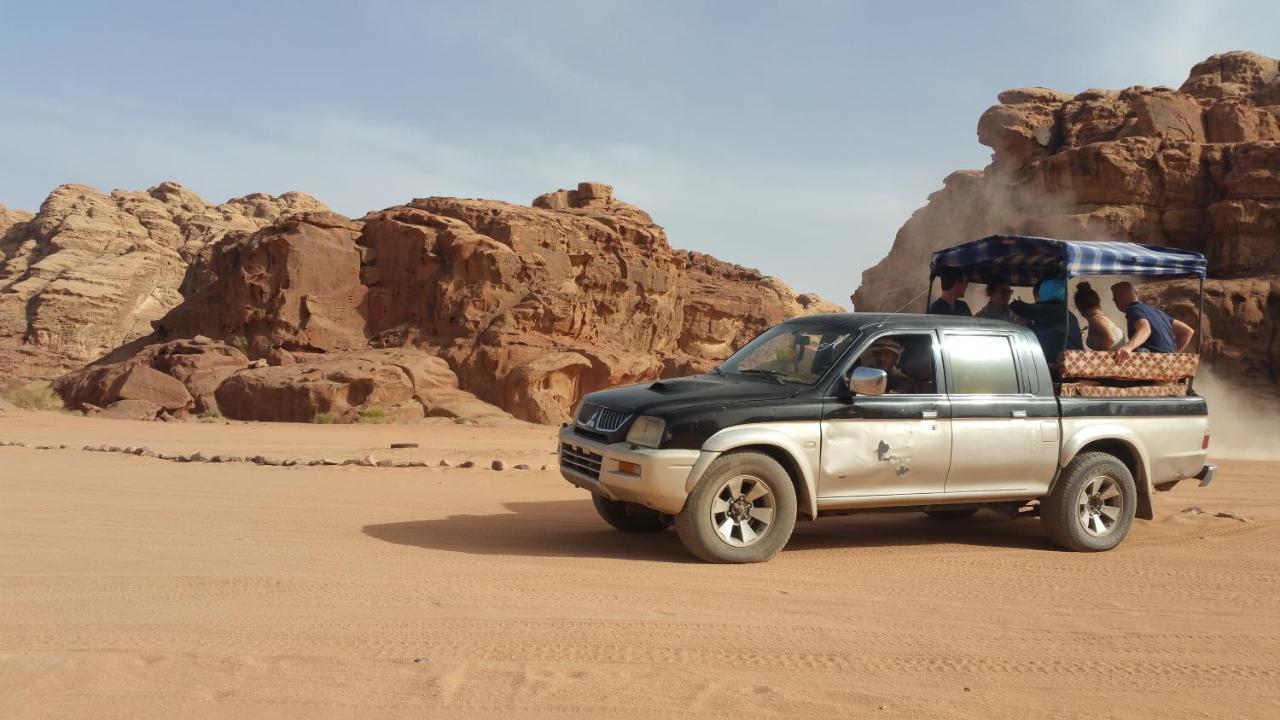 Отель Wadi Rum Nabatean Camp Экстерьер фото