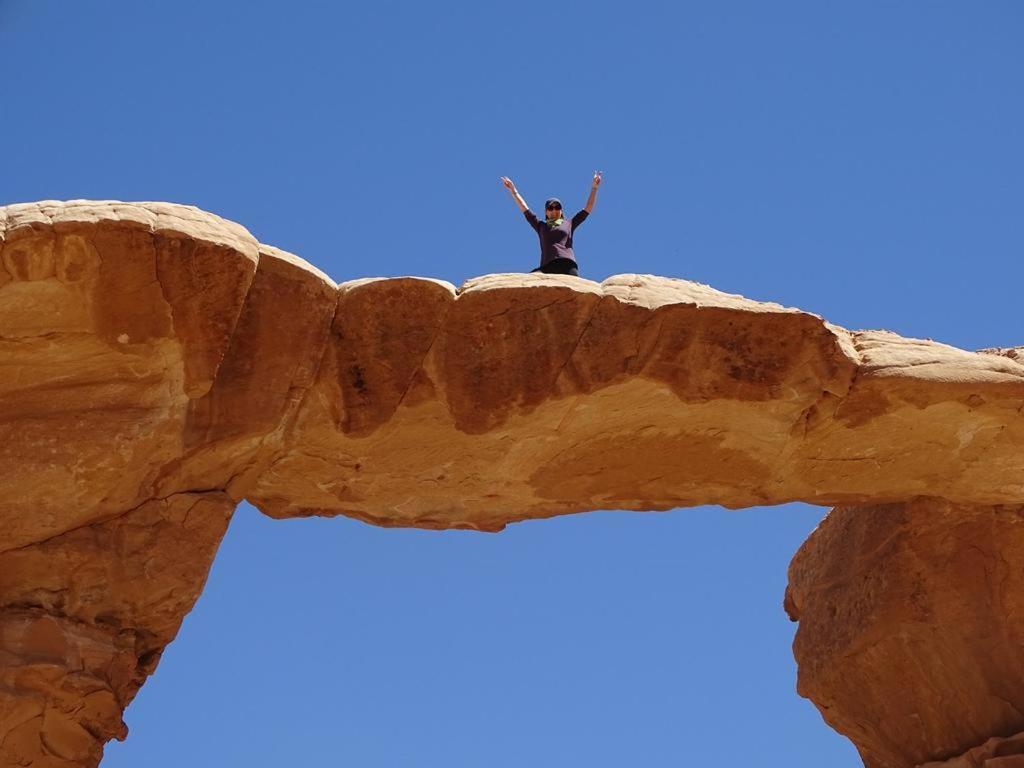 Отель Wadi Rum Nabatean Camp Экстерьер фото