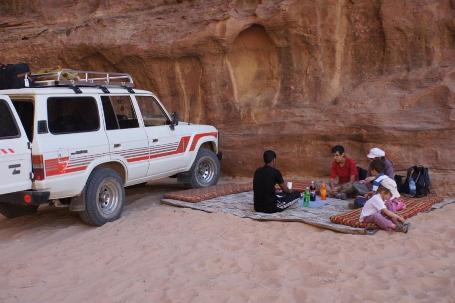 Отель Wadi Rum Nabatean Camp Экстерьер фото