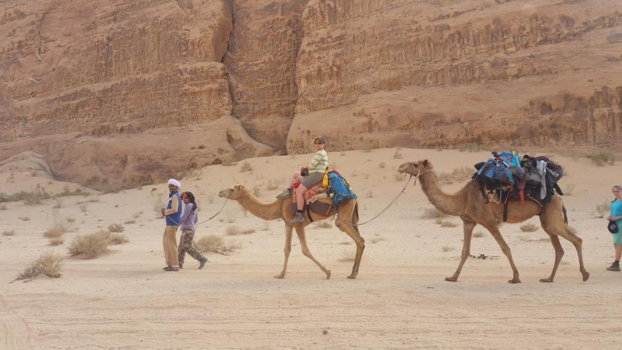 Отель Wadi Rum Nabatean Camp Экстерьер фото