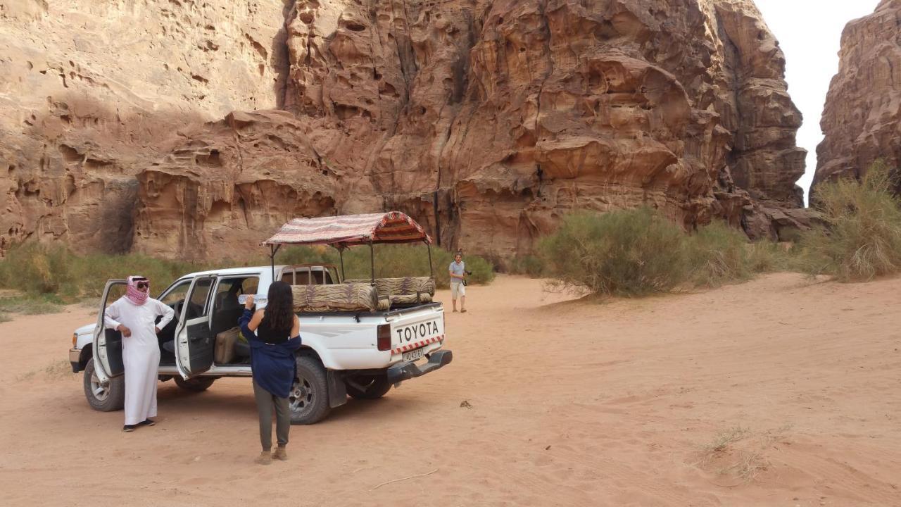 Отель Wadi Rum Nabatean Camp Экстерьер фото