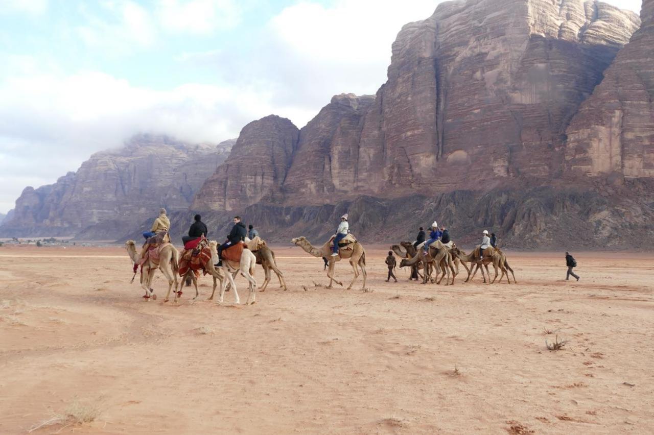 Отель Wadi Rum Nabatean Camp Экстерьер фото