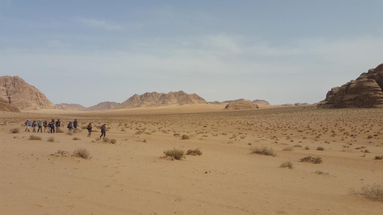 Отель Wadi Rum Nabatean Camp Экстерьер фото