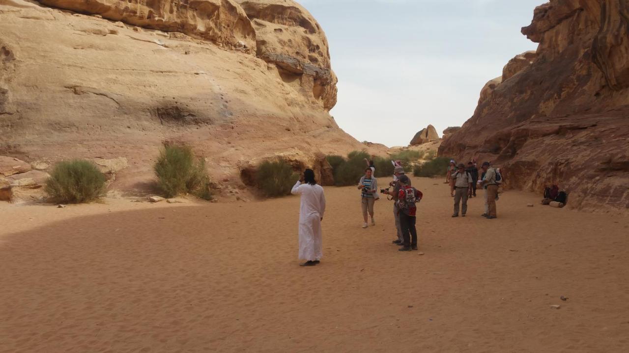 Отель Wadi Rum Nabatean Camp Экстерьер фото