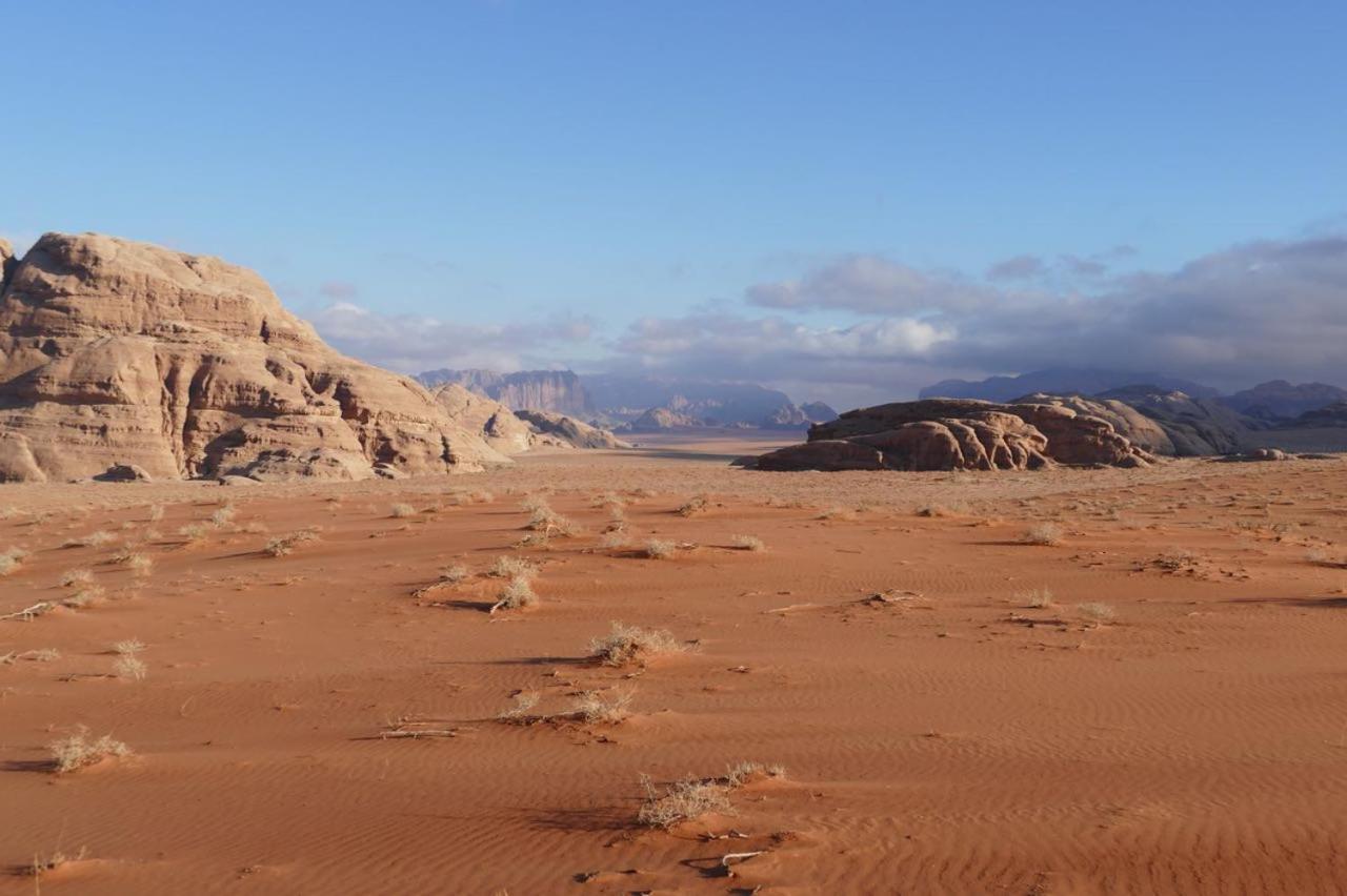 Отель Wadi Rum Nabatean Camp Экстерьер фото