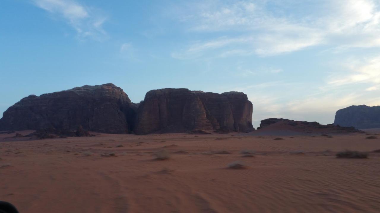 Отель Wadi Rum Nabatean Camp Экстерьер фото