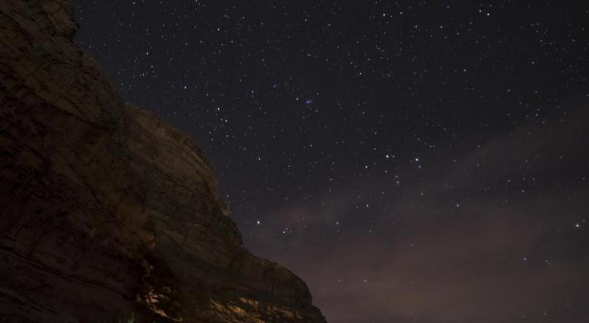 Отель Wadi Rum Nabatean Camp Экстерьер фото